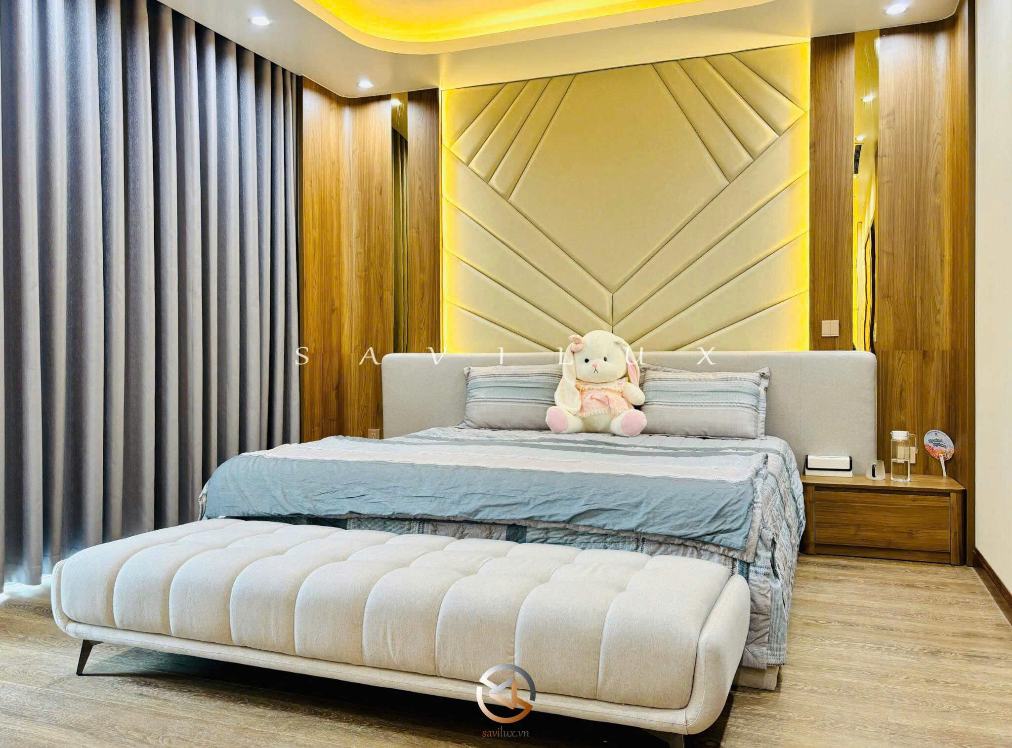 Giường bọc nỉ cao cấp Royal Light