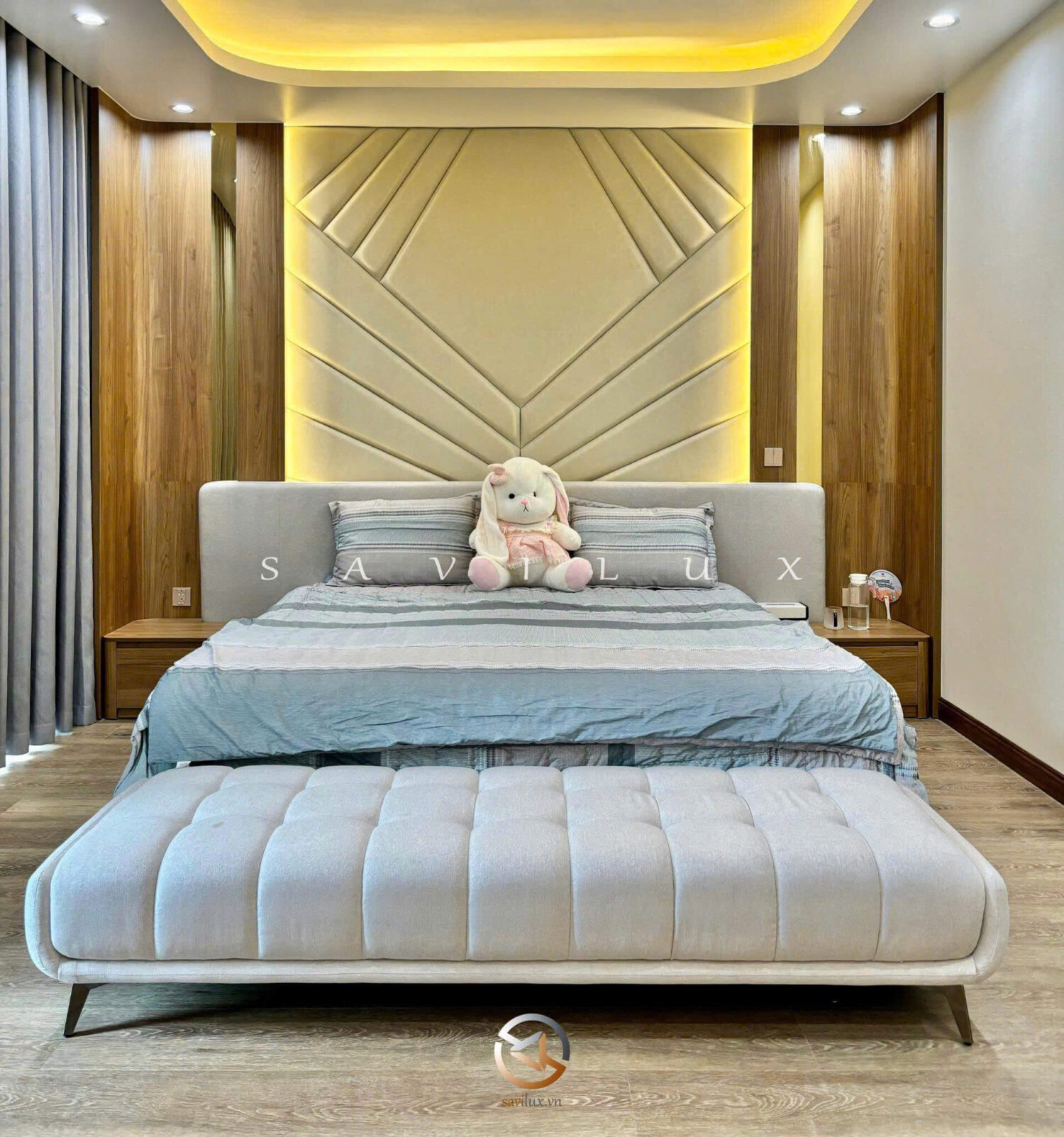 Giường bọc nỉ cao cấp Royal Light