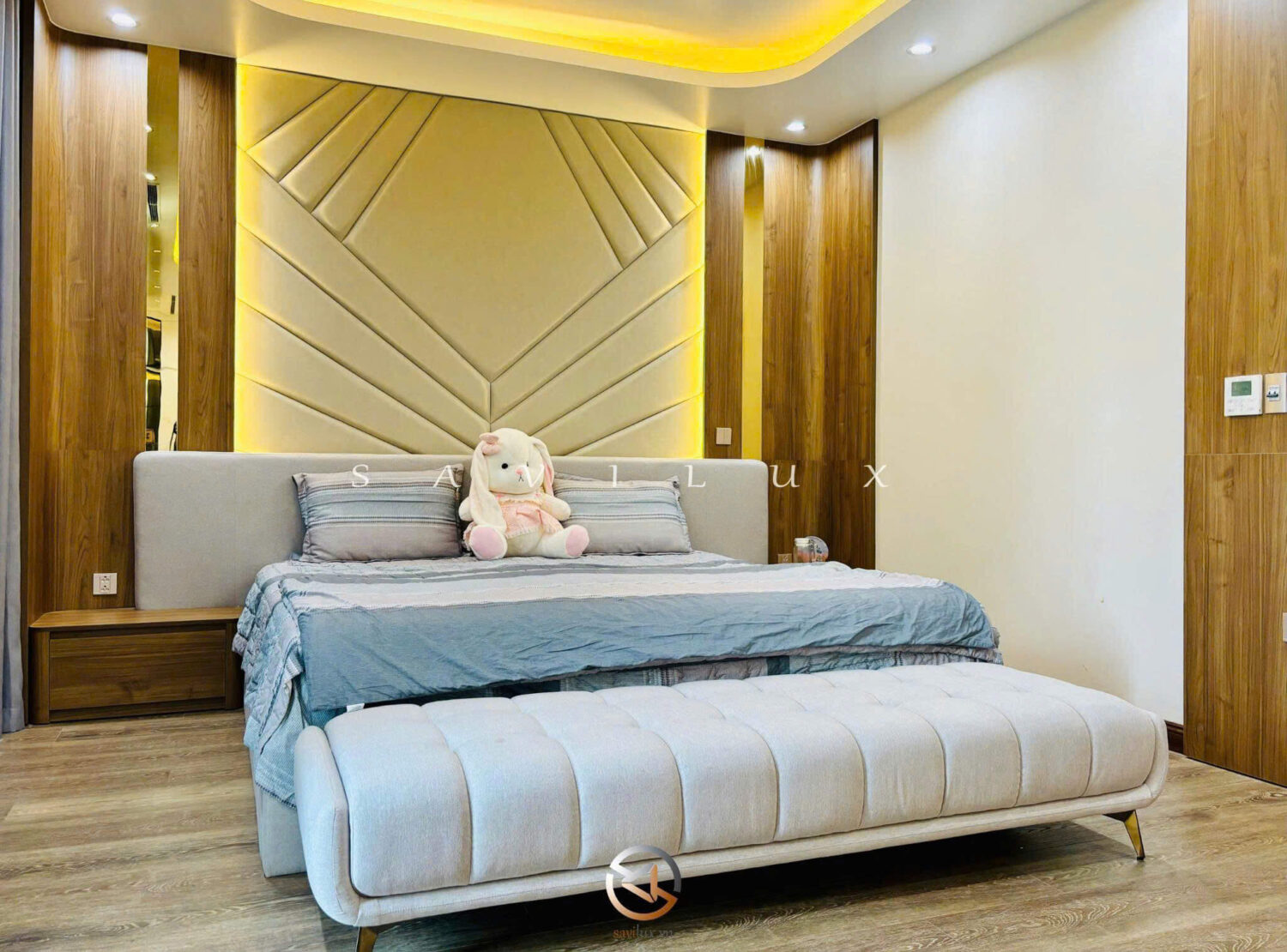 Giường bọc nỉ cao cấp Royal Light