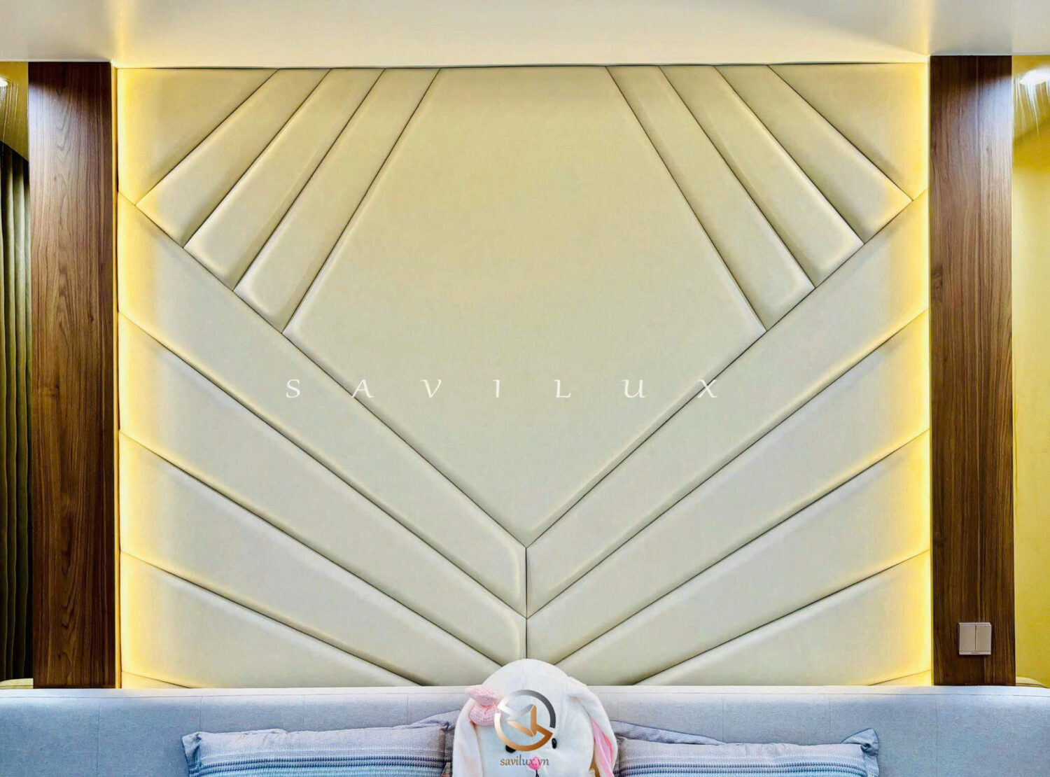 Giường bọc nỉ cao cấp Royal Light